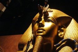 Visszakerült helyére Tutanhamon restaurált maszkja